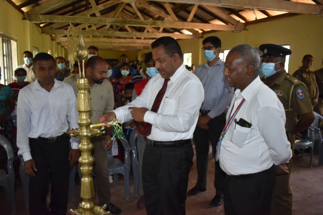 මස්කෙළිය සමන්එලිය විද්‍යාලයේ දරුවන්ට පාසල් උපකරණ සහ වියලි ආහාර ද්‍රව්‍ය බෙදා දෙයි